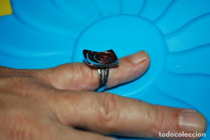 Antig&uuml;edades: Anillo de plata con esmalte . - Foto 2