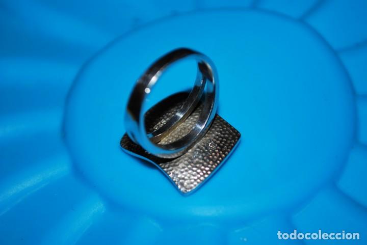 Antig&uuml;edades: Anillo de plata con esmalte . - Foto 4