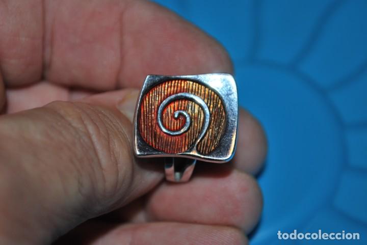 Antig&uuml;edades: Anillo de plata con esmalte . - Foto 5