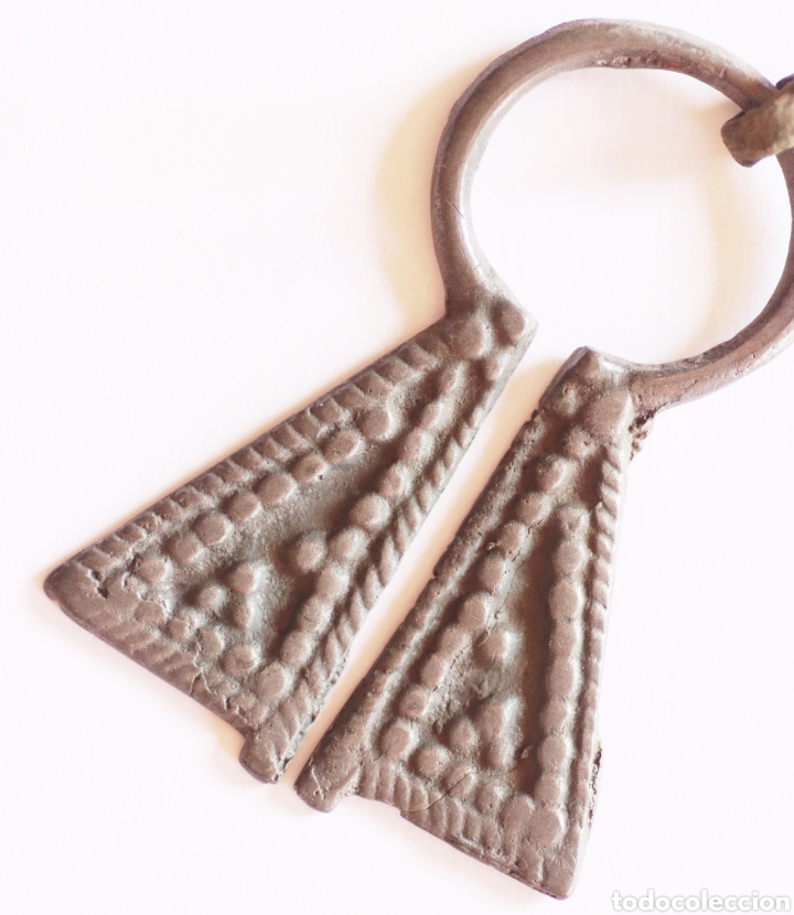 Antig&uuml;edades: RARA FIBULA OMEGA VIKINGA S. X-XIV