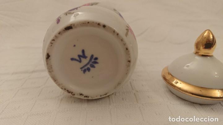 Antig&uuml;edades: MINIATURA TARRO PORCELANA, MARCA EN LA BASE - Foto 3