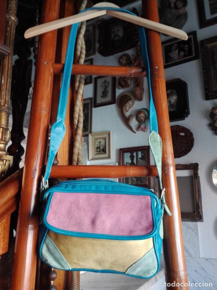 Antig&uuml;edades: Bolso d&eacute;cada de los 80 m&aacute;s o menos - Foto 1