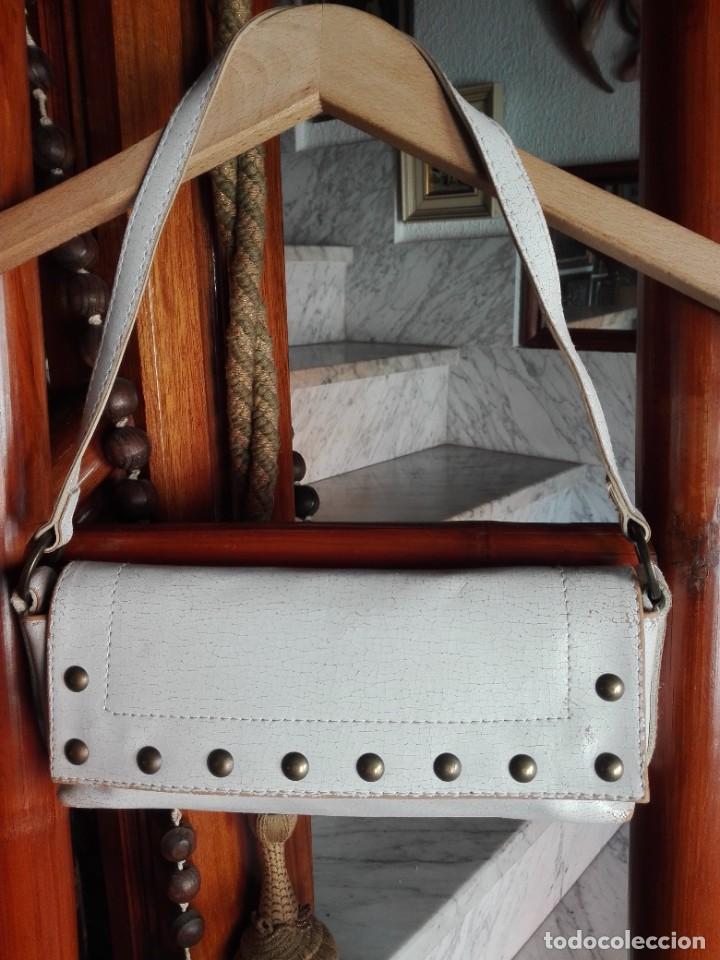 Antig&uuml;edades: Bolso blanco d&eacute;cada de los 70 m&aacute;s o menos - Foto 1
