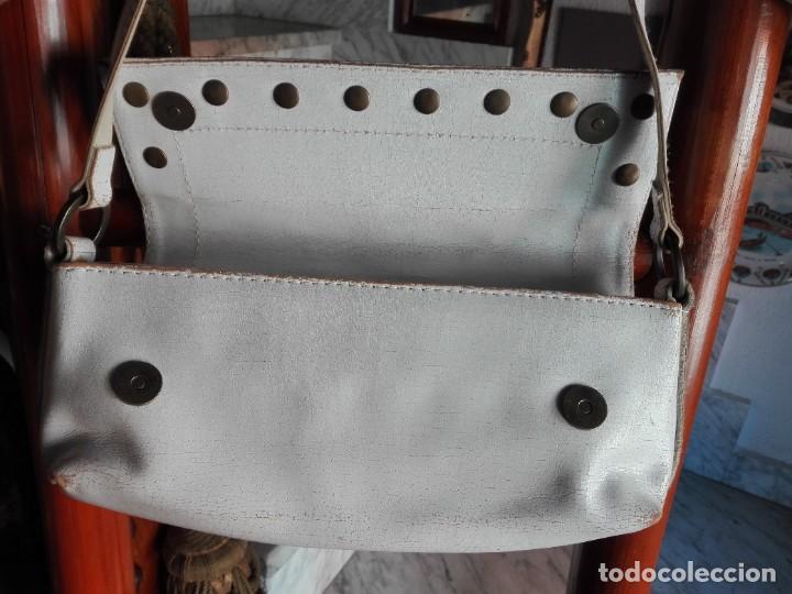 Antig&uuml;edades: Bolso blanco d&eacute;cada de los 70 m&aacute;s o menos - Foto 4