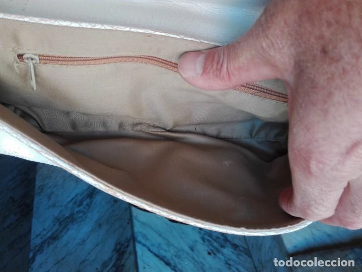 Antig&uuml;edades: Bolso blanco d&eacute;cada de los 70 m&aacute;s o menos - Foto 5