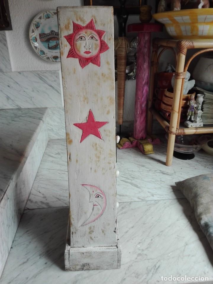 Antig&uuml;edades: Armario triangular policromado con Luna sol y estrellas - Foto 2