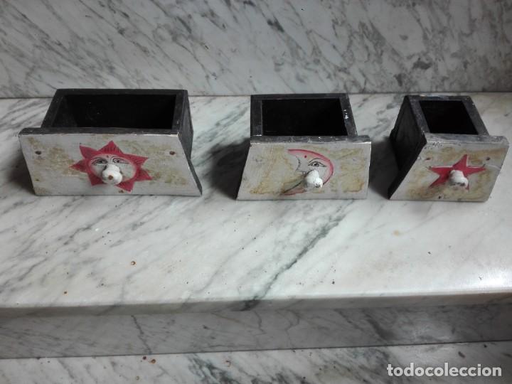 Antig&uuml;edades: Armario triangular policromado con Luna sol y estrellas - Foto 7