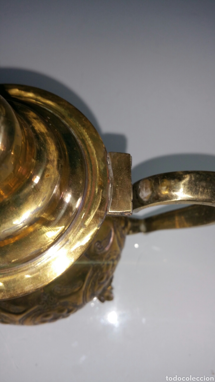 Antig&uuml;edades: Tetera de bronce / lat&oacute;n con sello en su base. - Foto 3