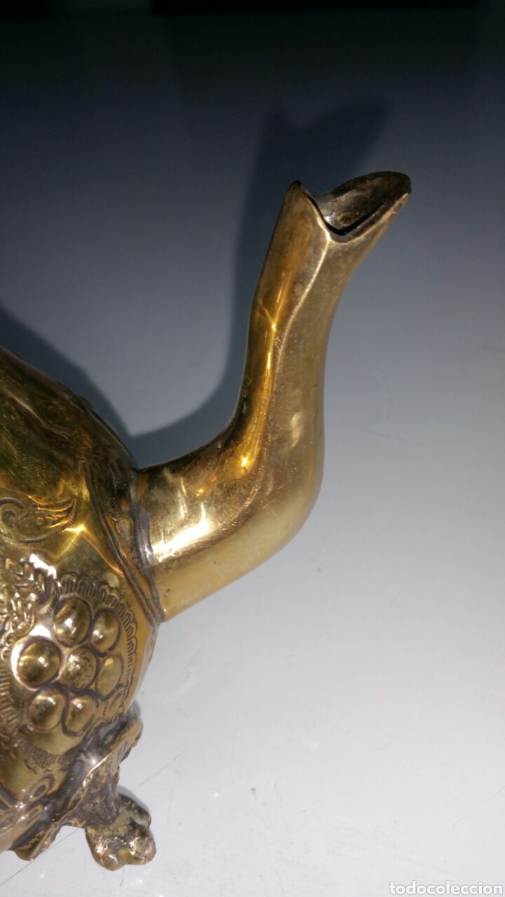 Antig&uuml;edades: Tetera de bronce / lat&oacute;n con sello en su base. - Foto 6