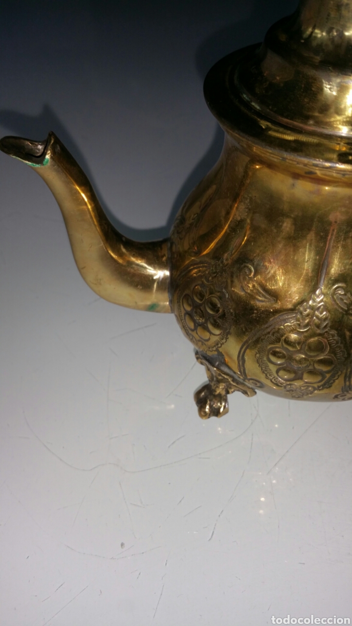 Antig&uuml;edades: Tetera de bronce / lat&oacute;n con sello en su base. - Foto 8