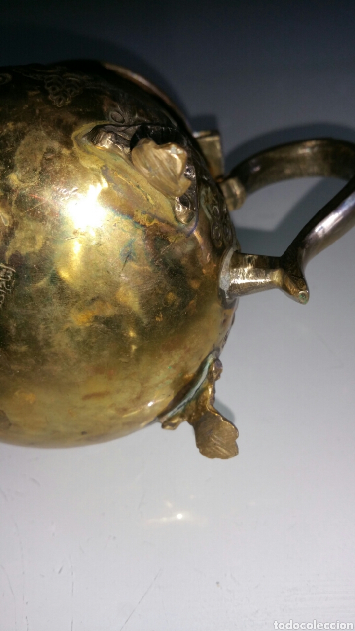 Antig&uuml;edades: Tetera de bronce / lat&oacute;n con sello en su base. - Foto 10