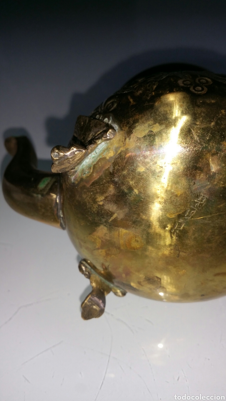 Antig&uuml;edades: Tetera de bronce / lat&oacute;n con sello en su base. - Foto 11