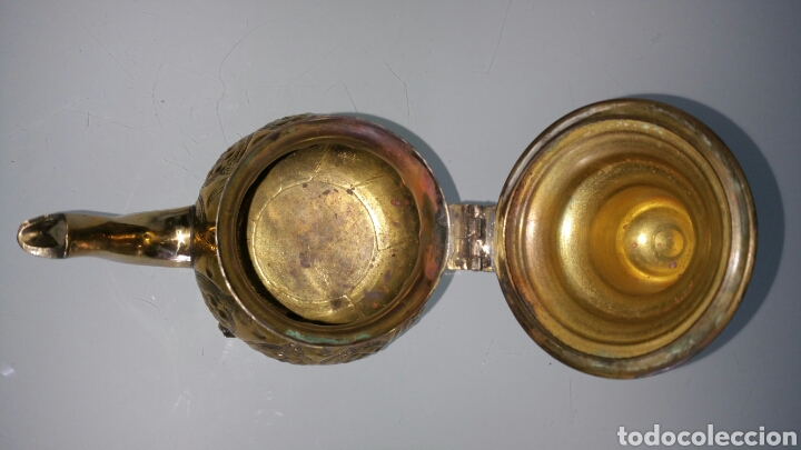 Antig&uuml;edades: Tetera de bronce / lat&oacute;n con sello en su base. - Foto 13