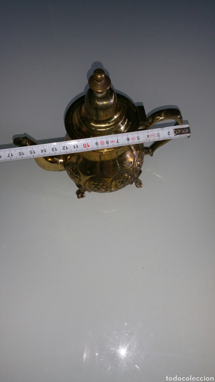 Antig&uuml;edades: Tetera de bronce / lat&oacute;n con sello en su base. - Foto 17