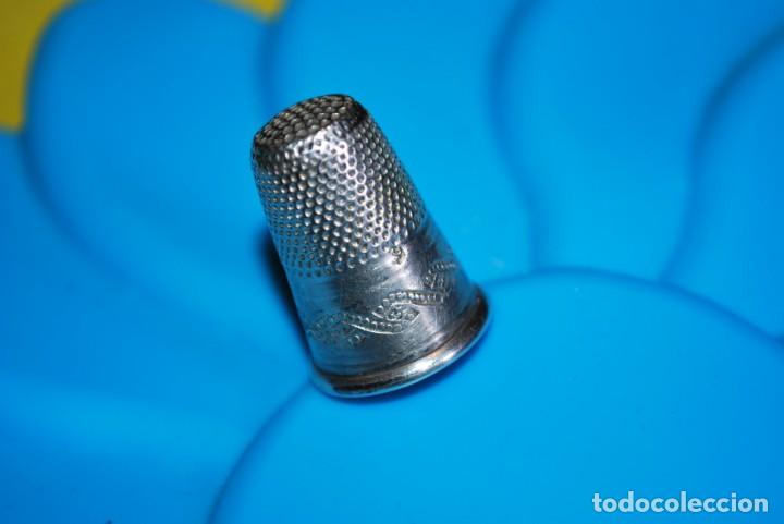 Antig&uuml;edades: Dedal de plata . - Foto 3