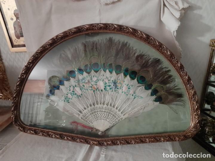 Antig&uuml;edades: Abanico de hueso y plumas . - Foto 2