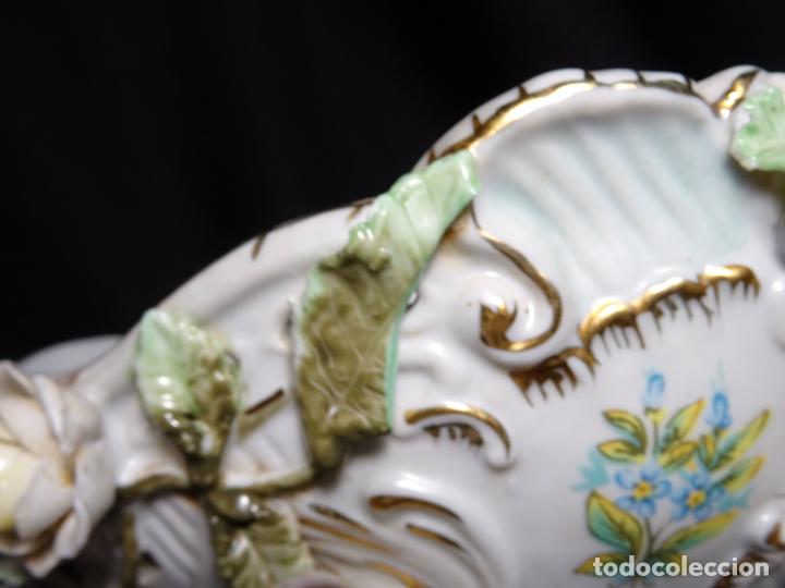 Antigüedades: Gran centro de porcelana. alemana., Volkstedt Rudolstadt Kammer, siglo XIX. - Foto 13 - 294164978