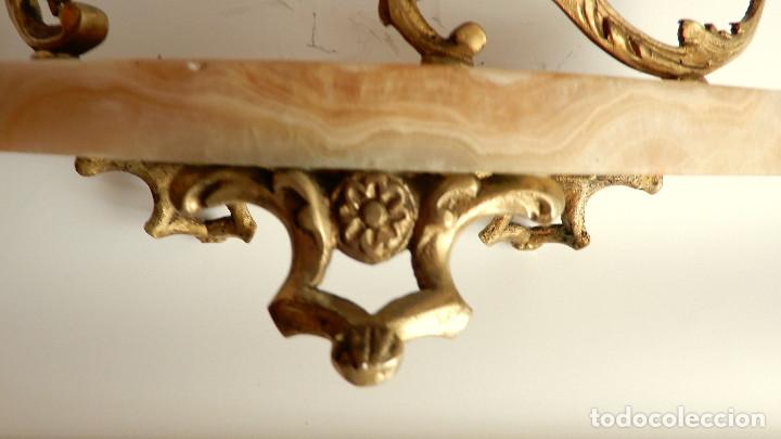Antig&uuml;edades: PAREJA DE CANDELABROS DE LAT&Oacute;N CON BASE DE ALABASTRO - Foto 10
