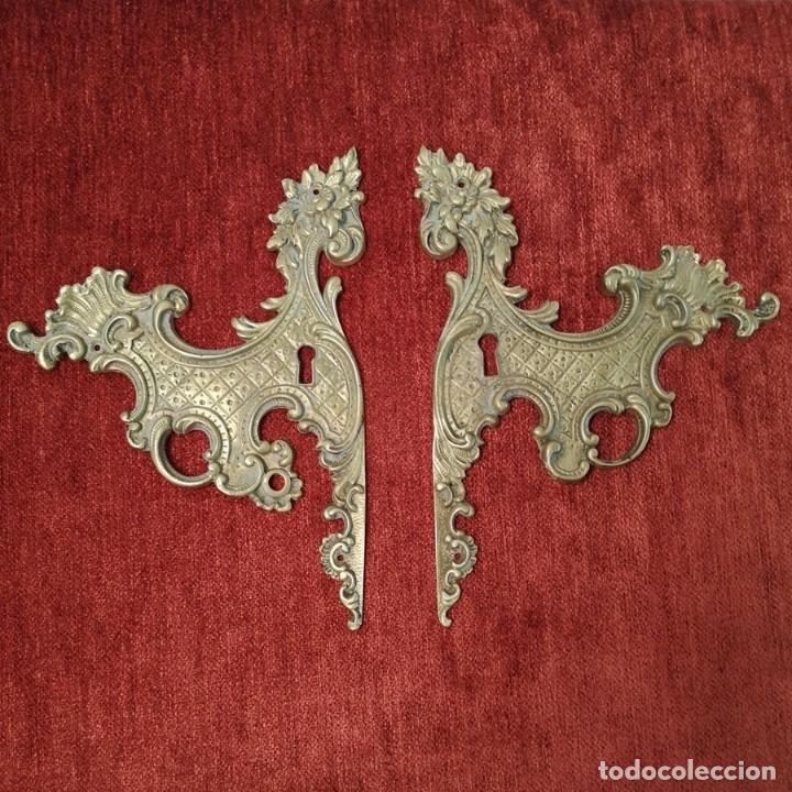 Antig&uuml;edades: Pareja Bocallaves de Bronce - Foto 1