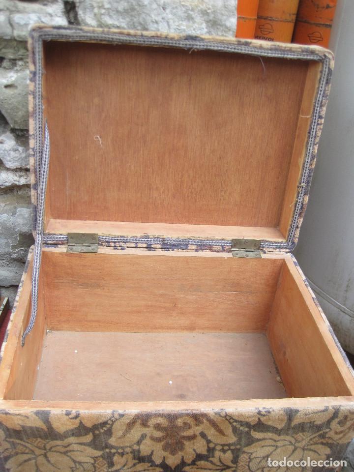 Antigüedades: Bonito cofre, baúl de madera, reposapies, puff - Foto 2 - 294993883
