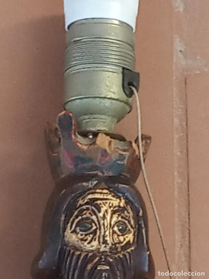 Antig&uuml;edades: L&aacute;mpara rey medieval en madera pintada - Foto 3