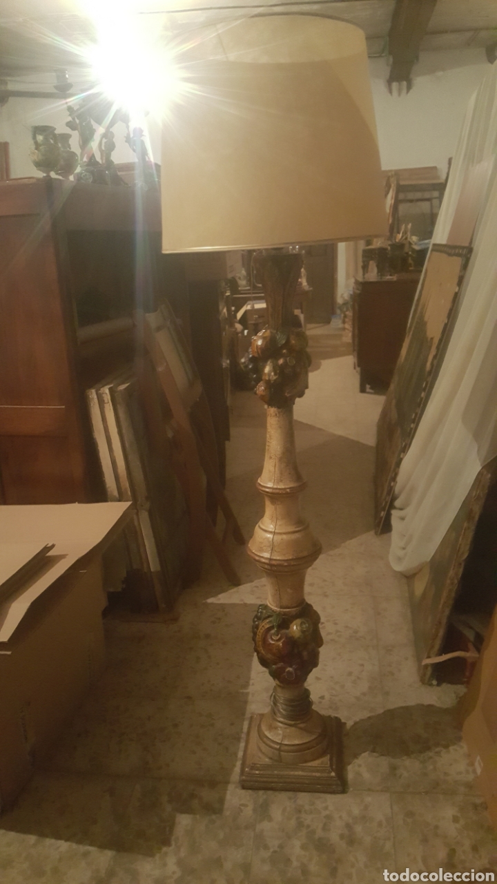 Antig&uuml;edades: L&aacute;mpara de madera tallada con policromado - Foto 1