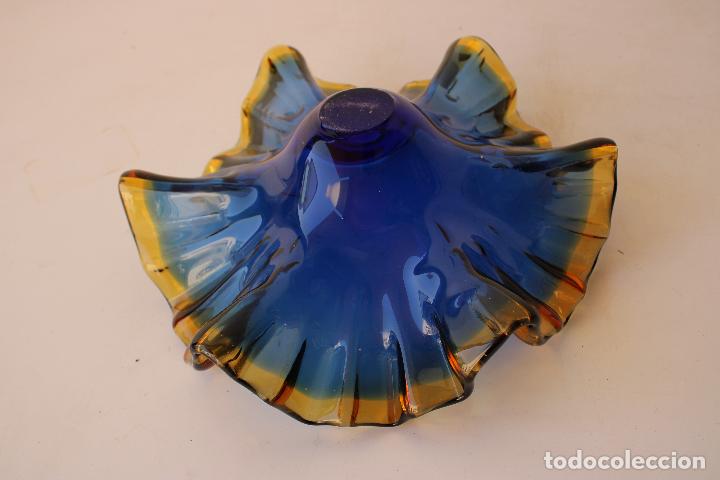 Antig&uuml;edades: frutero centro de cristal azul - Foto 4