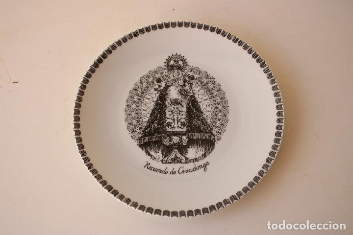 Antig&uuml;edades: plato rdo. virgen de covadonga - Foto 1