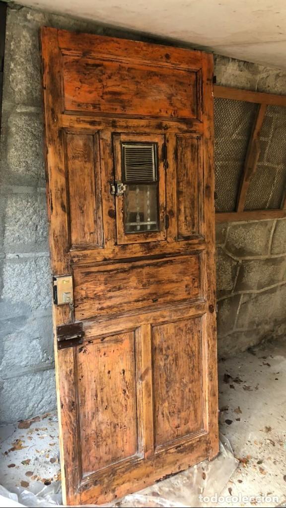 Antig&uuml;edades: Antigua puerta de pino maciza - Foto 1