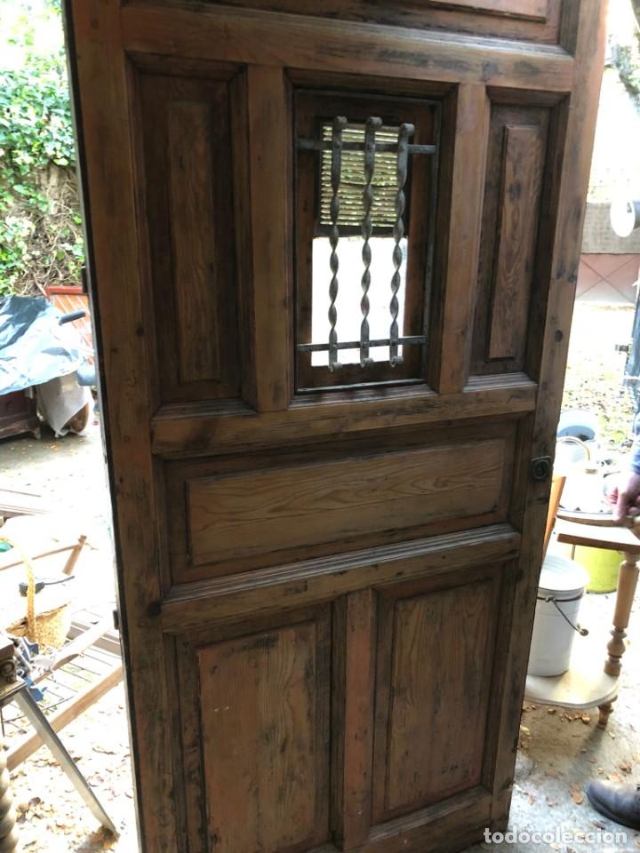Antig&uuml;edades: Antigua puerta de pino maciza - Foto 3
