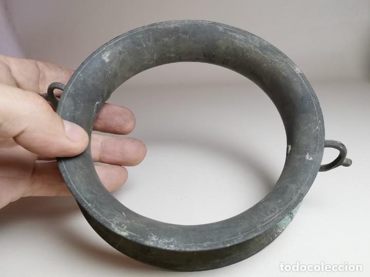 Antig&uuml;edades: Salvamanteles de bronce siglo XIX - Foto 5