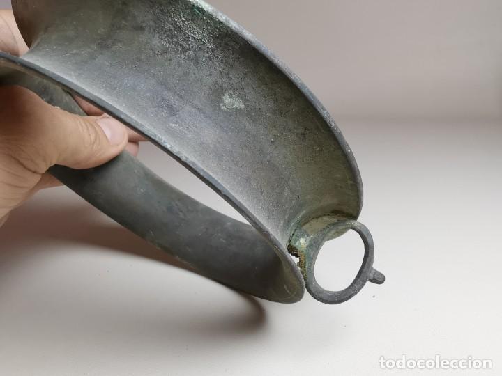 Antig&uuml;edades: Salvamanteles de bronce siglo XIX - Foto 7