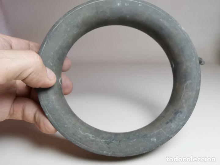 Antig&uuml;edades: Salvamanteles de bronce siglo XIX - Foto 10