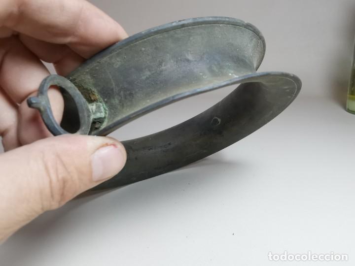 Antig&uuml;edades: Salvamanteles de bronce siglo XIX - Foto 11