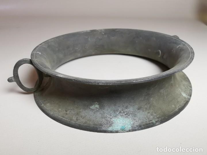 Antig&uuml;edades: Salvamanteles de bronce siglo XIX - Foto 15