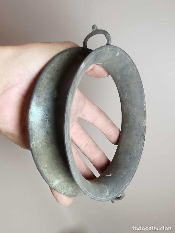 Antig&uuml;edades: Salvamanteles de bronce siglo XIX - Foto 21