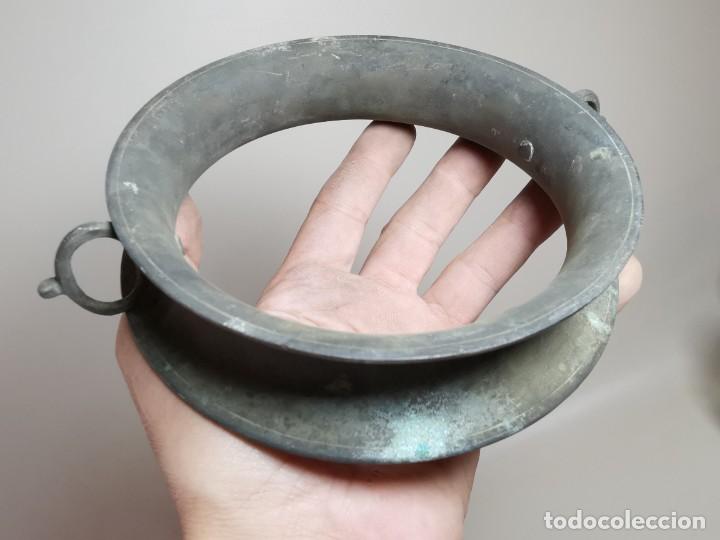 Antig&uuml;edades: Salvamanteles de bronce siglo XIX - Foto 24