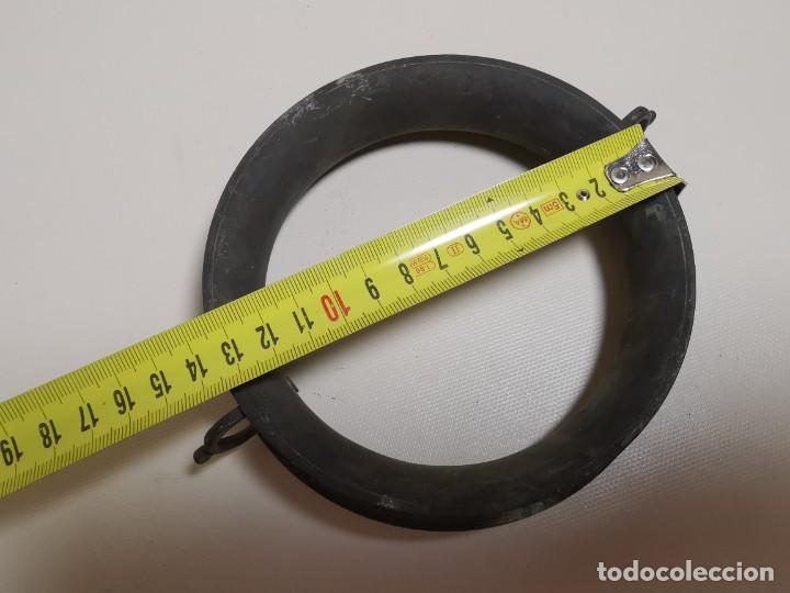 Antig&uuml;edades: Salvamanteles de bronce siglo XIX - Foto 25
