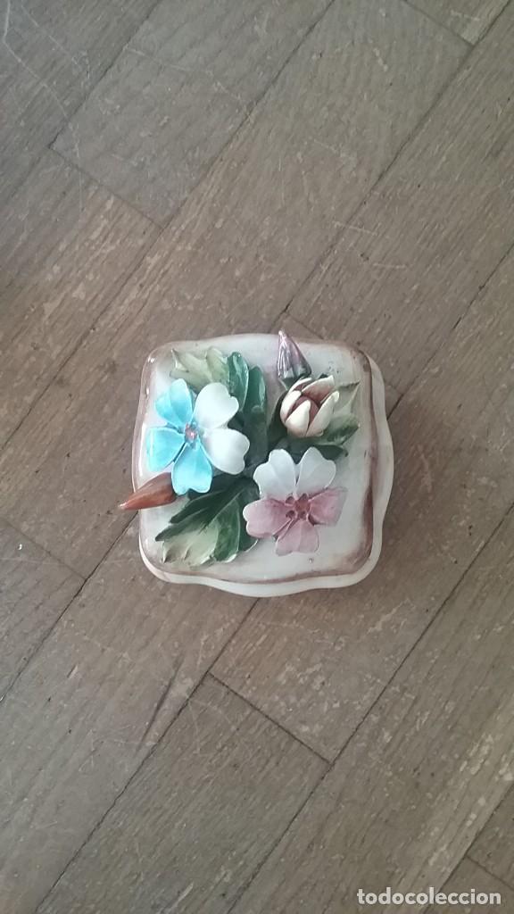 Antig&uuml;edades: Peque&ntilde;o joyero Capodimonte(501-1) - Foto 1