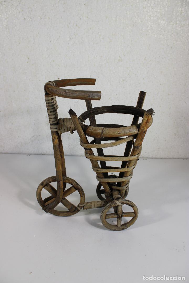 Antig&uuml;edades: macetero bici de mimbre - Foto 1