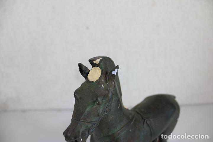 Antig&uuml;edades: escultura caballo sin partas - Foto 2