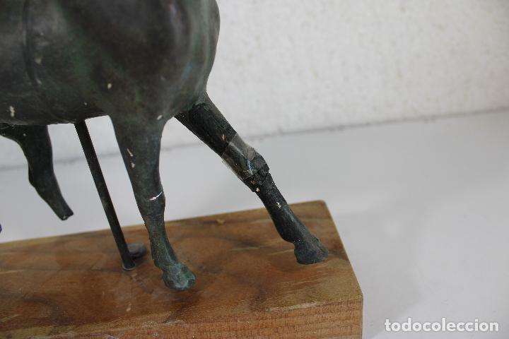 Antig&uuml;edades: escultura caballo sin partas - Foto 3