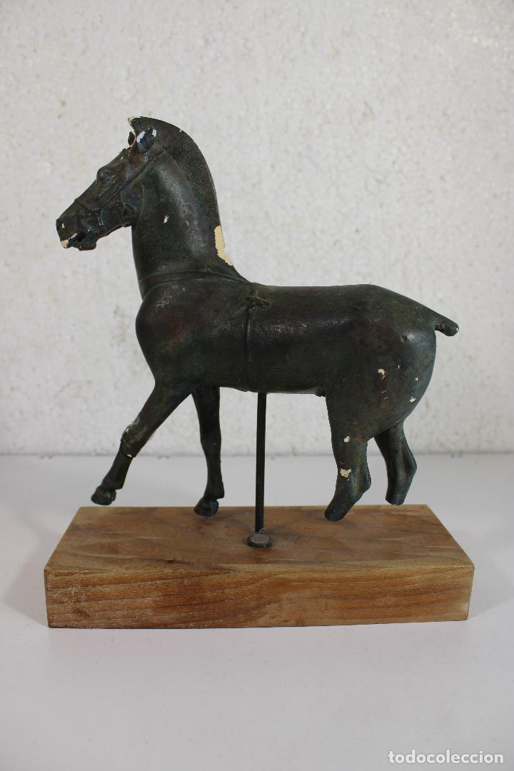 Antig&uuml;edades: escultura caballo sin partas - Foto 4