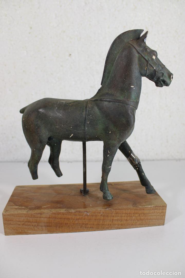 Antig&uuml;edades: escultura caballo sin partas - Foto 1