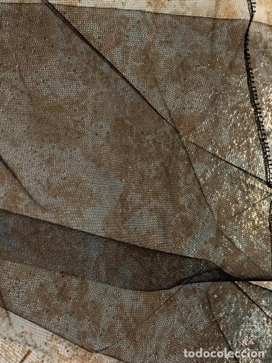 Antig&uuml;edades: Antigua mantilla de 3 picos. Mide 100x48 cms - Foto 5