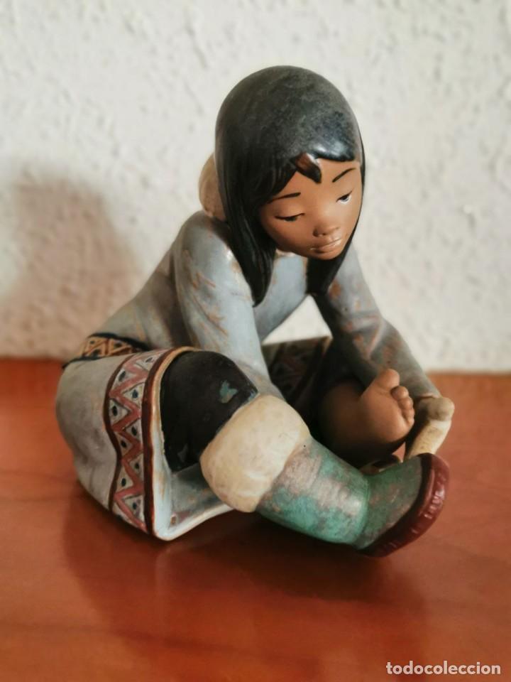 Antig&uuml;edades: ESQUIMAL CUIDANDOSE EL PIE - LLADR&Oacute; DESCATALOGADA - Foto 1