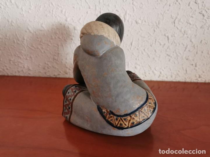 Antig&uuml;edades: ESQUIMAL CUIDANDOSE EL PIE - LLADR&Oacute; DESCATALOGADA - Foto 3