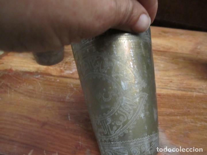 Antig&uuml;edades: Seis vasos de metal grabado - Foto 7