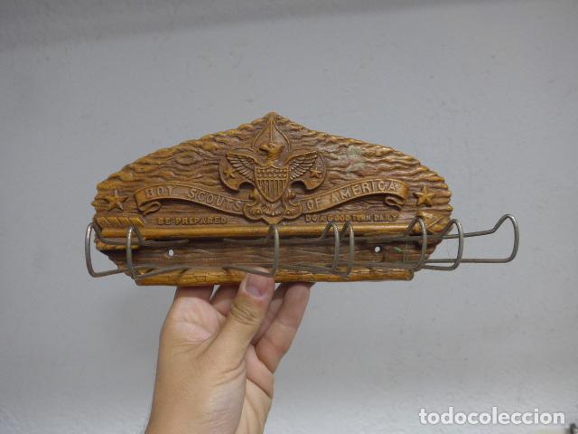 Antiquit&eacute;s: Antiguo perchero colgador de boy scouts of america, original, estados unidos.