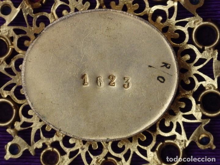 Antigüedades: Relicario conteniendo una reliquia del Beato Juan Gabriel Perboyre. Medidas: 7,3 x 6,7 cm. - Foto 9 - 295864258